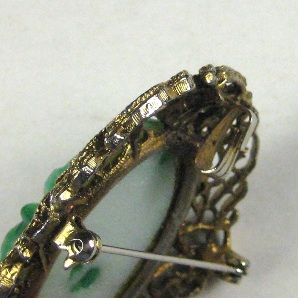 Green Cameo STYLE Oval Brooch Pin Goldtone Vintage 1980s 2.2 inch Estate Flower - Picture 4 of 5
